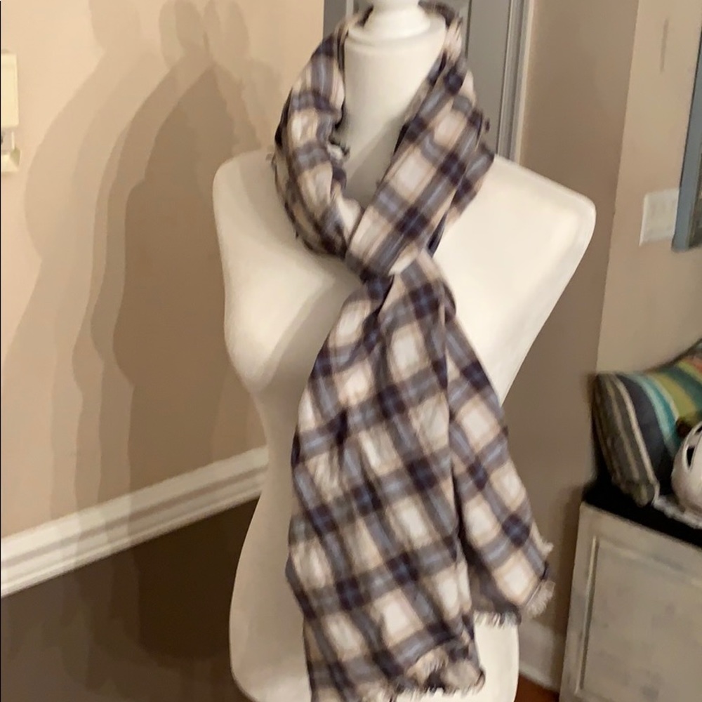 GAP frayed scarf